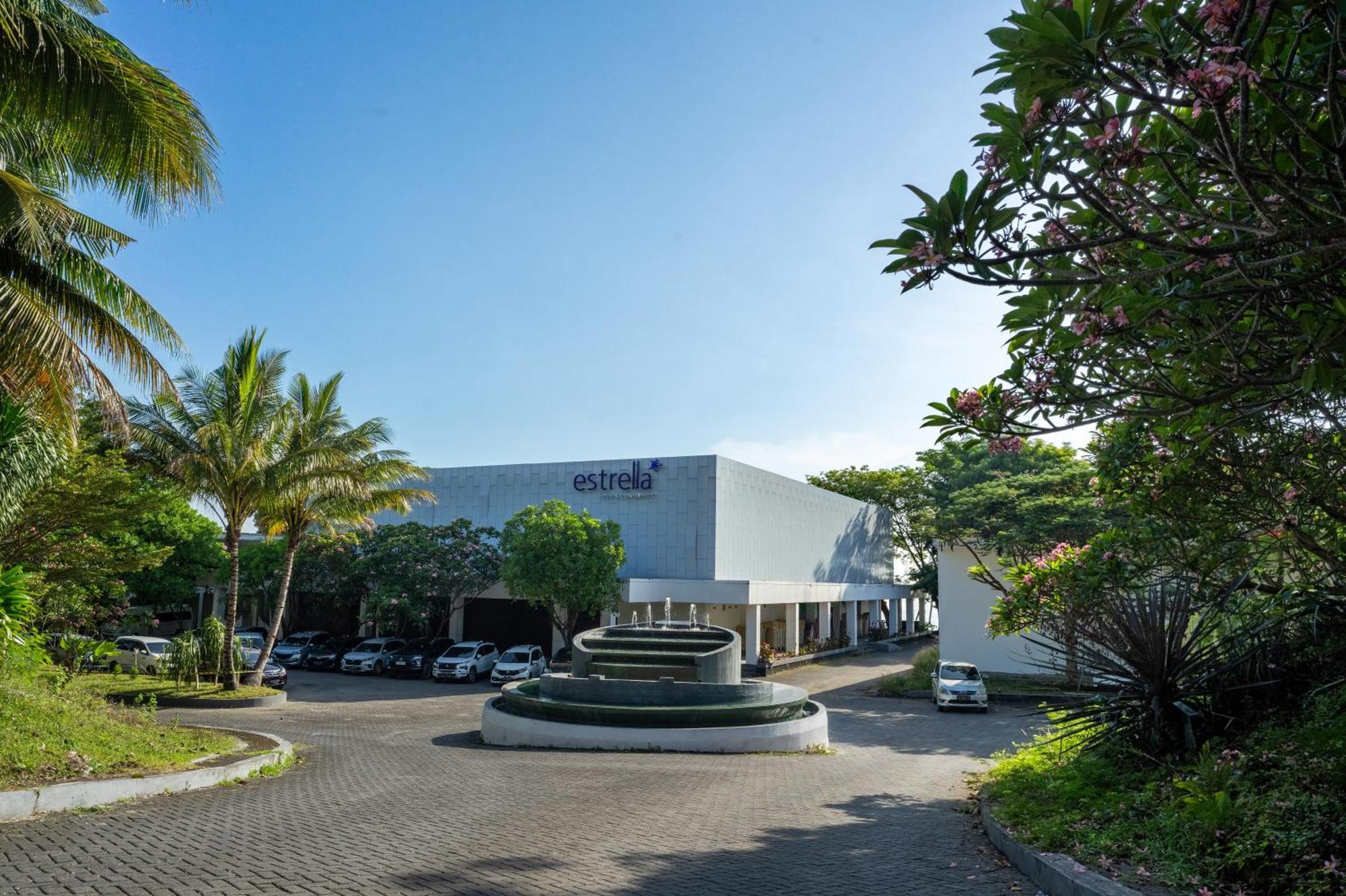 Estrella Hotel & Conference Luwuk Exterior foto