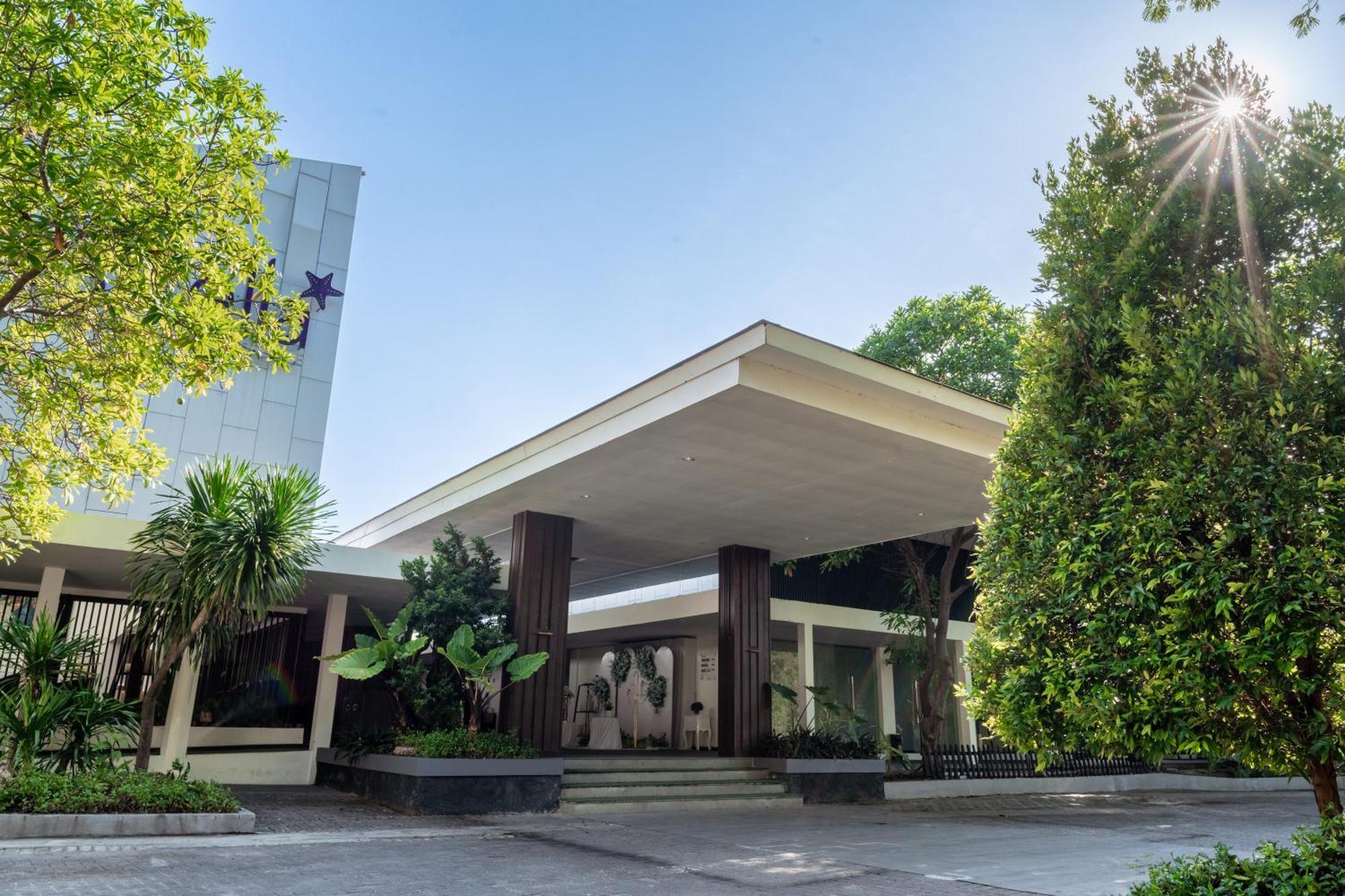 Estrella Hotel & Conference Luwuk Exterior foto